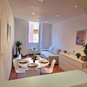 Sublime 4p Classe Dans Le Vieux-nice , Nice France